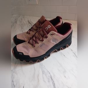 Women's 10 On Cloud Missiongrip Salmon Dark Grey Tennis Shoes